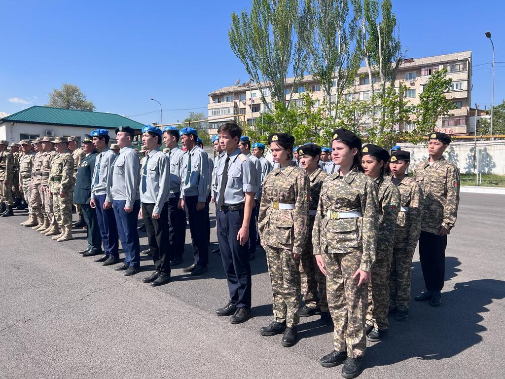 "7 мамыр - Отан қорғаушылар күні" "9 мамыр - Ұлы Жеңіс күніне"орай Общеобразовательная школа №157тің білім алушыларымен  2027 әскери бөліміне аудан оқушыларымен экскурсия ұйымдастырылды.