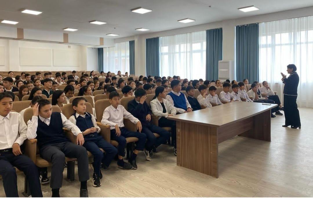 №157 жалпы білім беретін мектептің Өзін - өзі басқару ұйымы мен директордың тәрбие ісі жөніндегі орынбасары Досманбетова К.Ж "Біртұтас тәрбие "бағдарламасы аясында "Әдептілік - тәрбие бастауы " тақырыбында тренинг өтті.