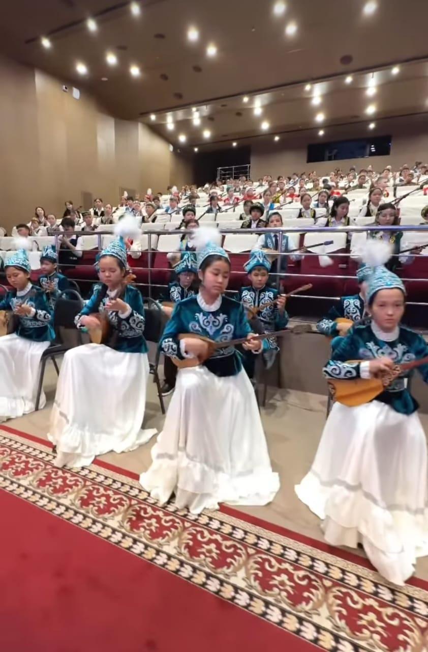 Алматы қаласы Наурызбай ауданындағы Оқушылардың инновациялық шығармашылық орталығында аудан мектептерінің оқушыларының қатысуымен Наурыз мерекесіне арналған «Күй күмбірі» атты Республикалық домбырашылар челленджі өтті.