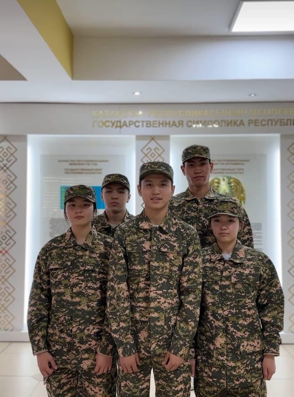 Мектебімізде «Ұлы Отан соғысындағы жеңістің 80 жылдығы» аясында «Аталар ерлігі-ұрпаққа аманат” тақырыбында 10 сынып оқушылары арасында челленджі өткізілді.