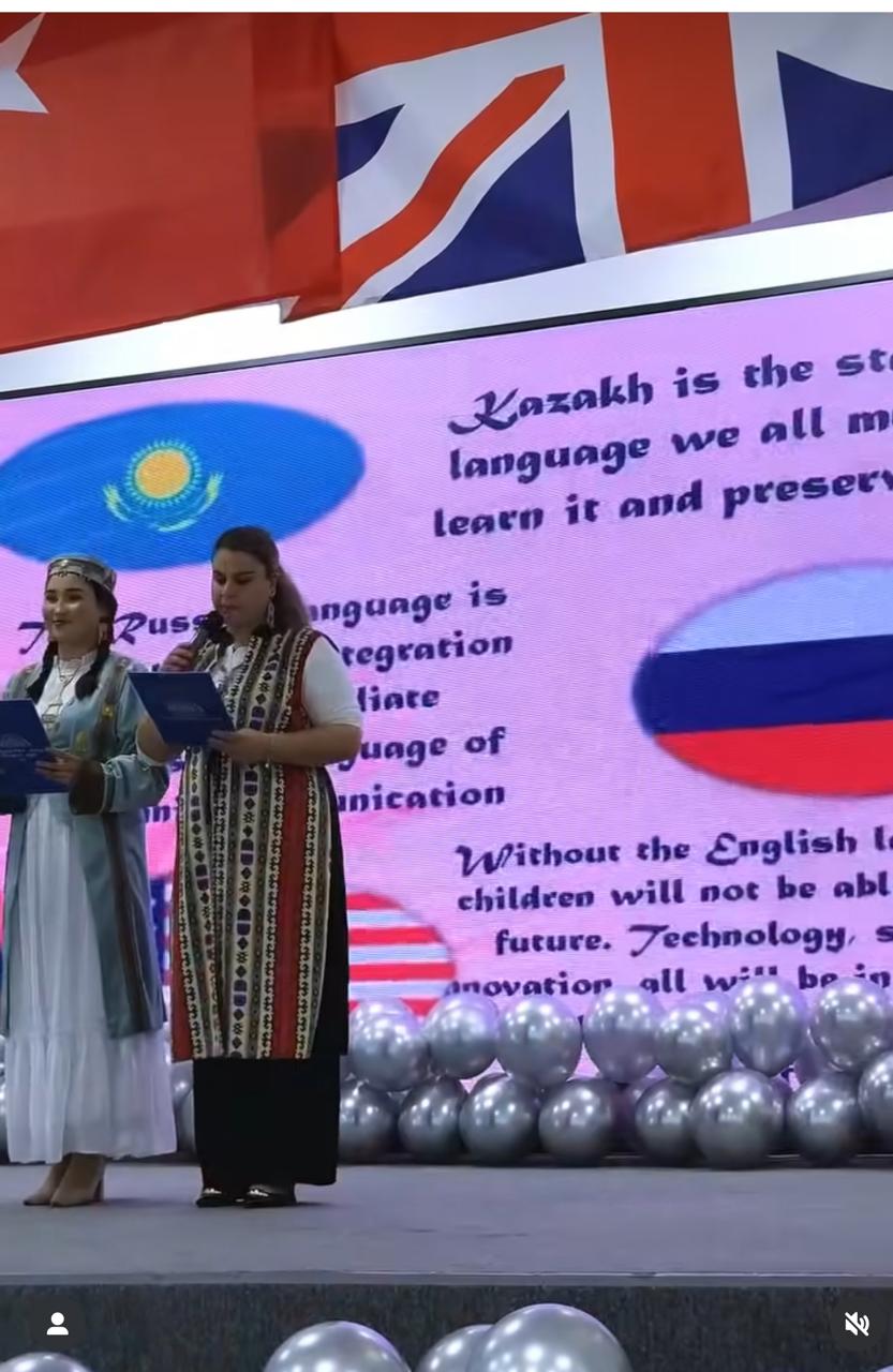 №157 жалпы білім беретін мектепте қазақ тілі, орыс тілі және ағылшын тілі бірлестігінің ұйымдастыруымен Тілдер апталығының қорытынды кеші өтті.