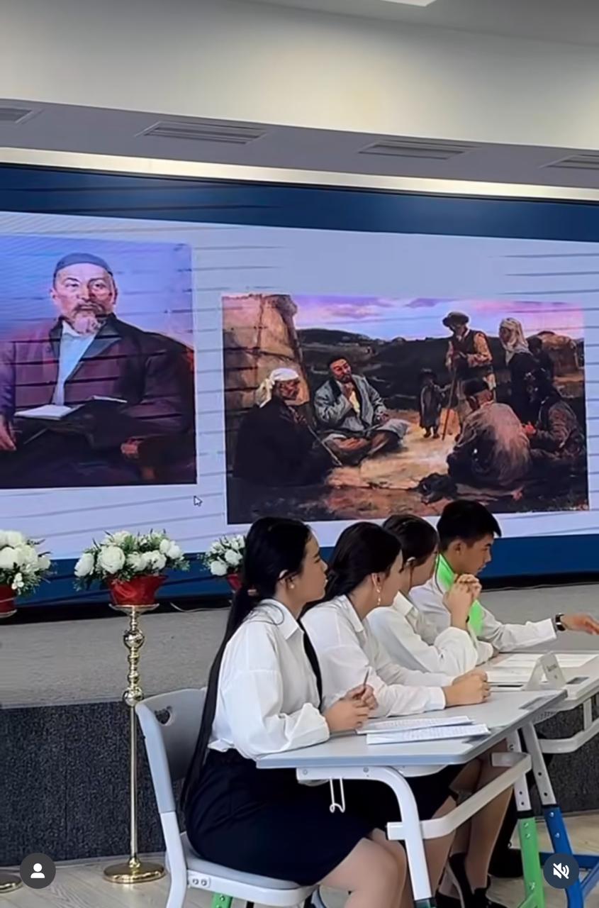 № 157 жалпы білім беретін мектепте  Қазақ тілі мен әдебиеті пәнінің мұғалімдері Ш.Құралбекова мен А. Тұрабекованың ұйымдастыруымен Абайдың қара сөздеріне негізделген «Жасымда ғылым бар деп ескермедім» тақырыбында дебат өтті.
